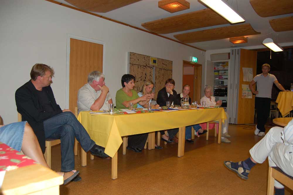 Politikerdebatt i Hallundakyrkan 30 aug 2006 [foto Henrik Hemrin]
